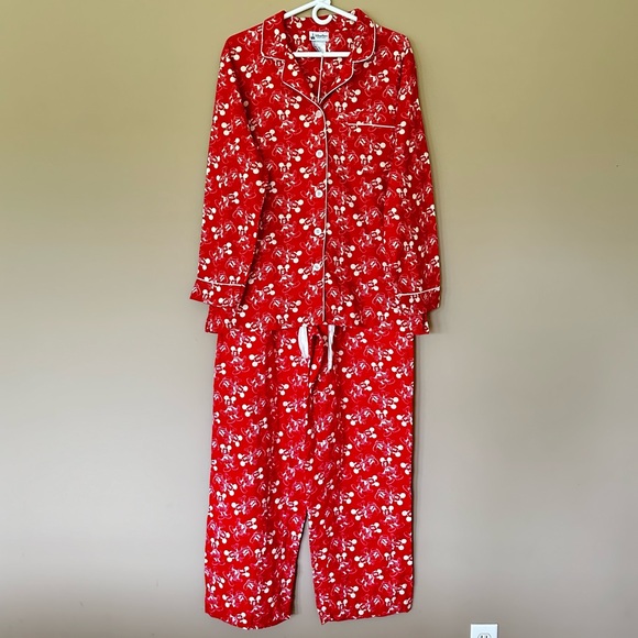 Disney Parks L Red Mickey Mouse 2 Piece Pajama Set Women’s Mickey wearing Scarf - Picture 1 of 12